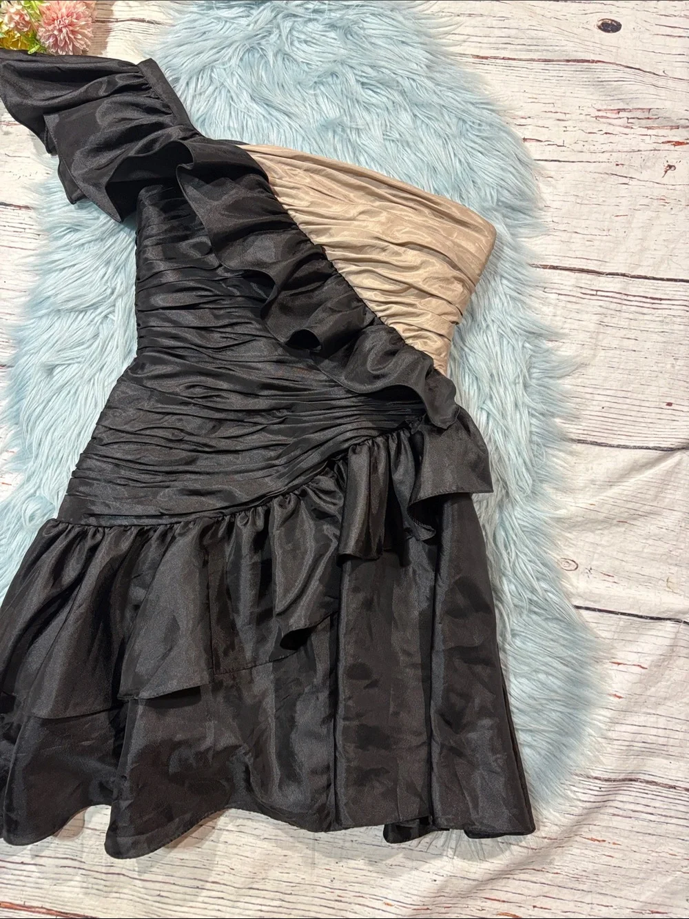 NWT MACDUGGAL One Shoulder Ruffle Layered Champagne Black Mini Dress